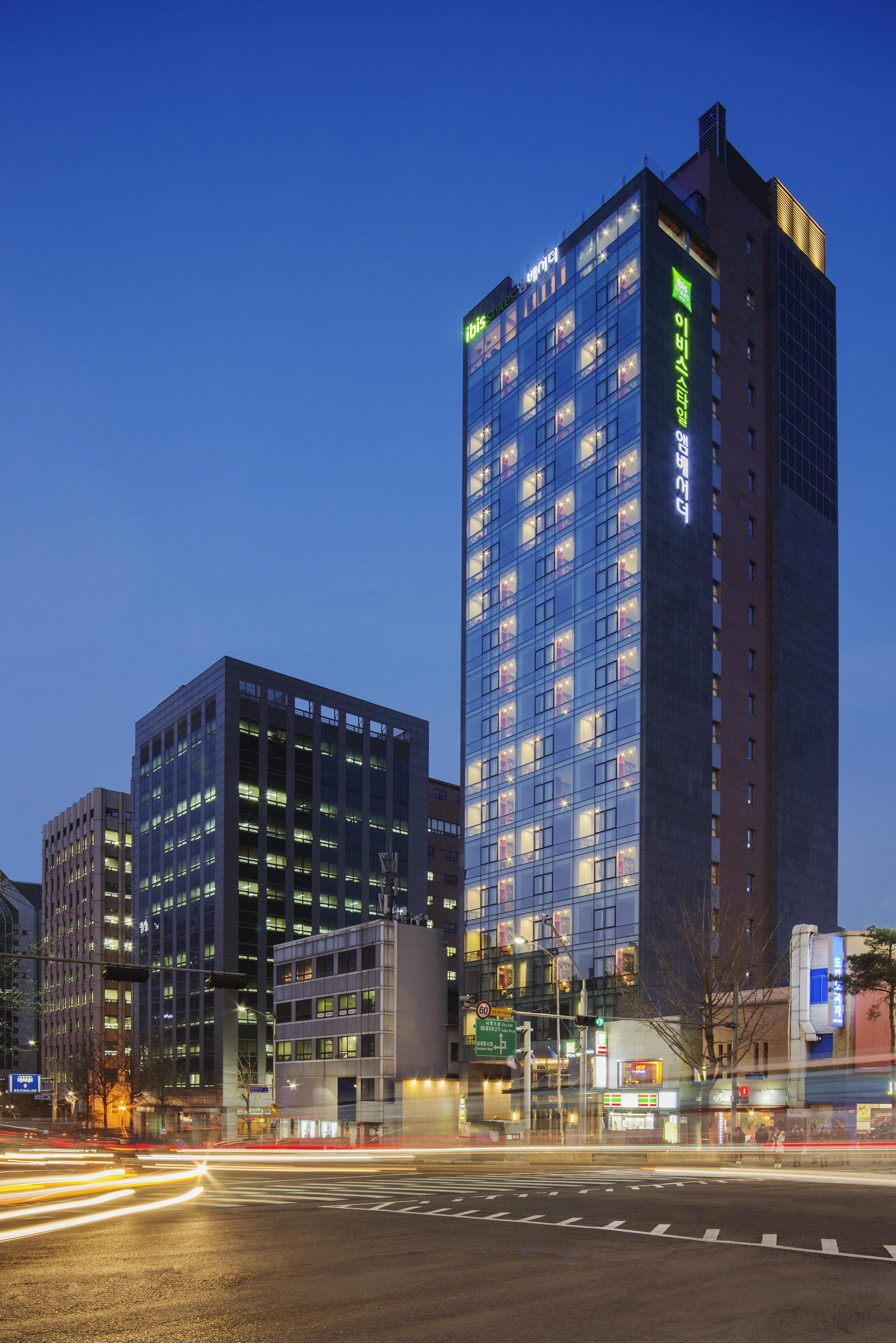 Ibis Styles Ambassador Seoul Myeong-Dong Hotel Exterior foto