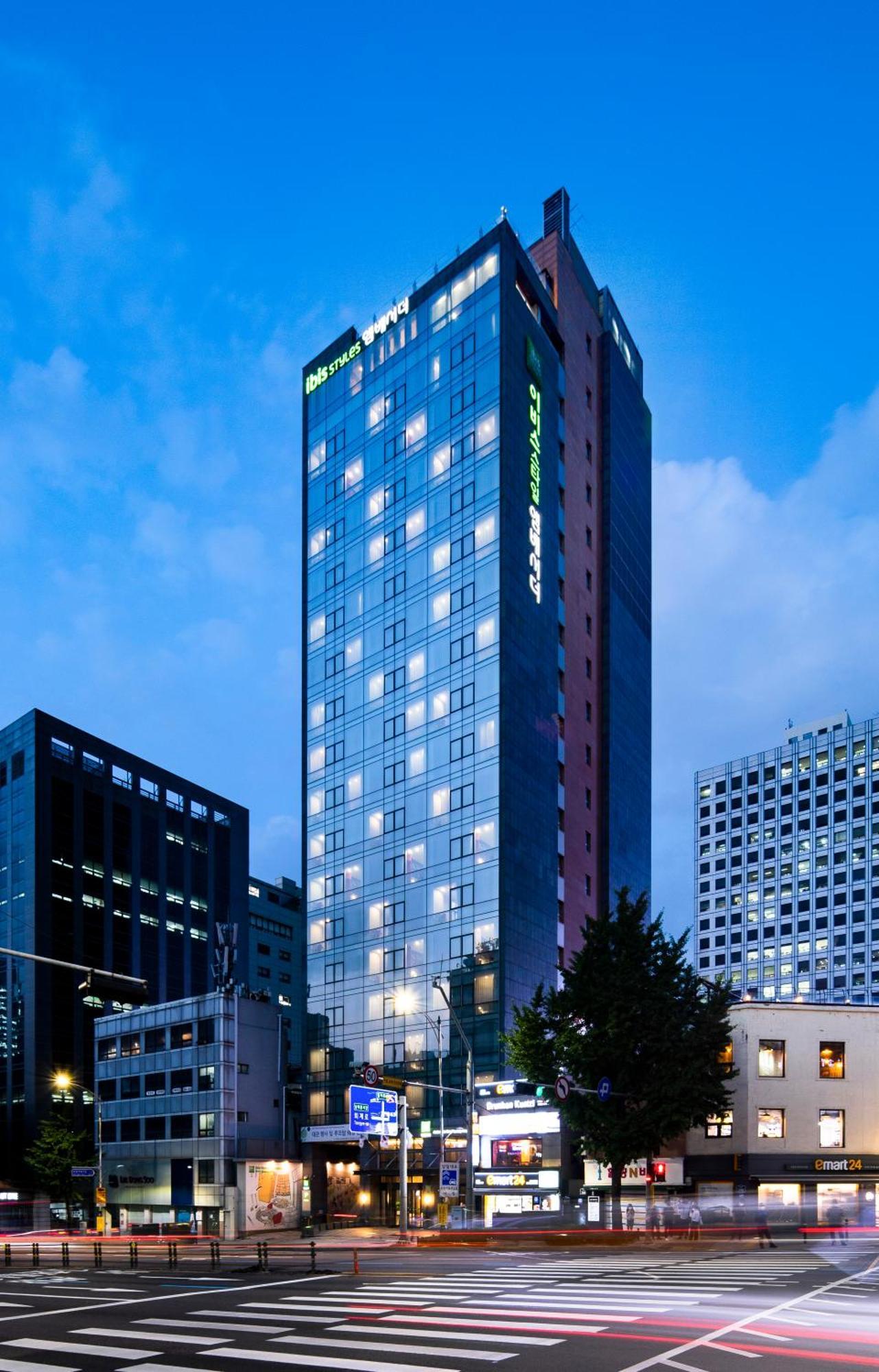Ibis Styles Ambassador Seoul Myeong-Dong Hotel Exterior foto